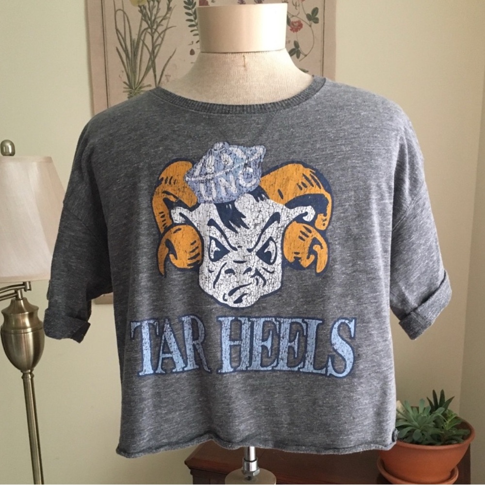 Tailgate UNC cropped tee